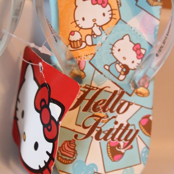❄️5/$25🎄Hello Kitty Size 12/13 Girls Flip Flops - Picture 2 of 3